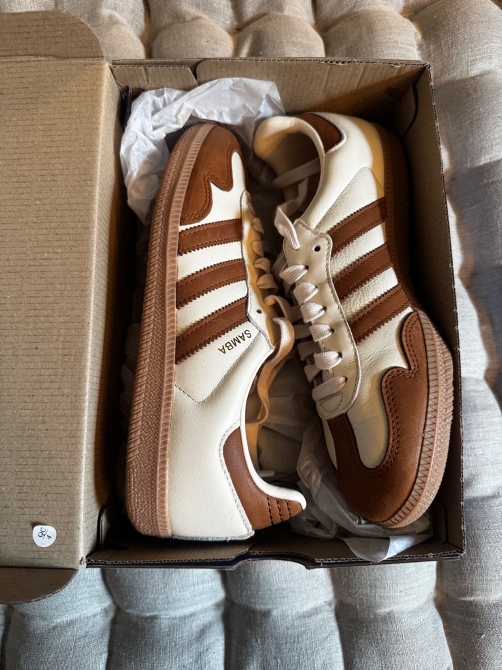 SAMBA OG SHOES - Size 8 (Wonder White / Dusky Bronze / Gold Metallic) - Picture 3 of 3